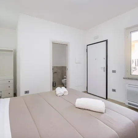 Taylor House - Your In Guest house