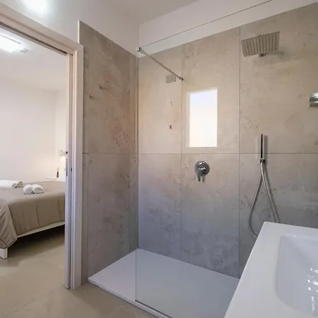 Taylor House - Your In Guest house